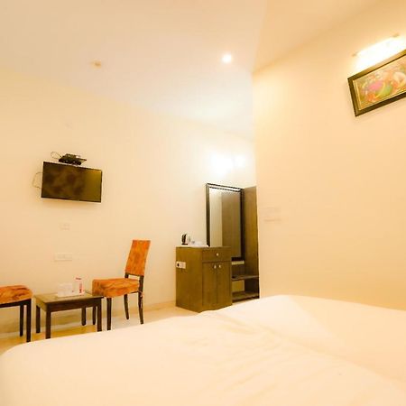 Royal Ocean Resort Jaipur Eksteriør billede