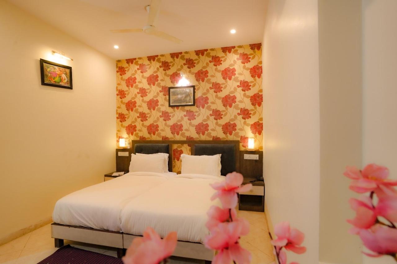 Royal Ocean Resort Jaipur Eksteriør billede