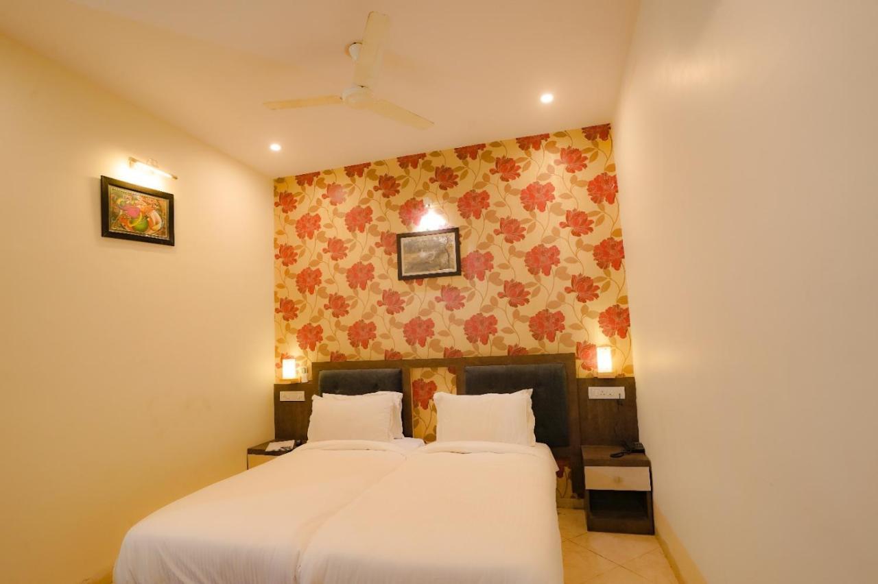 Royal Ocean Resort Jaipur Eksteriør billede