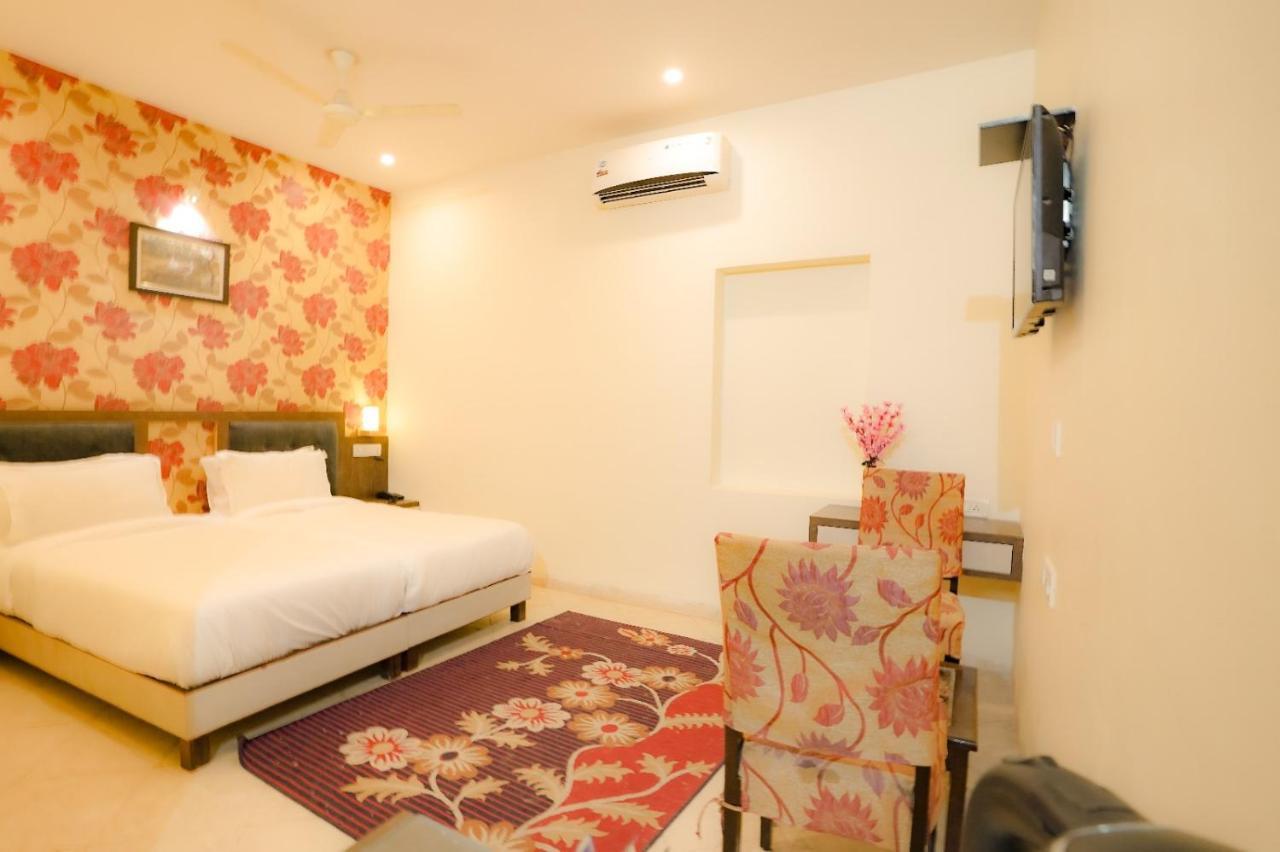 Royal Ocean Resort Jaipur Eksteriør billede