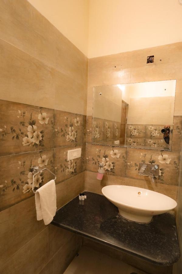 Royal Ocean Resort Jaipur Eksteriør billede